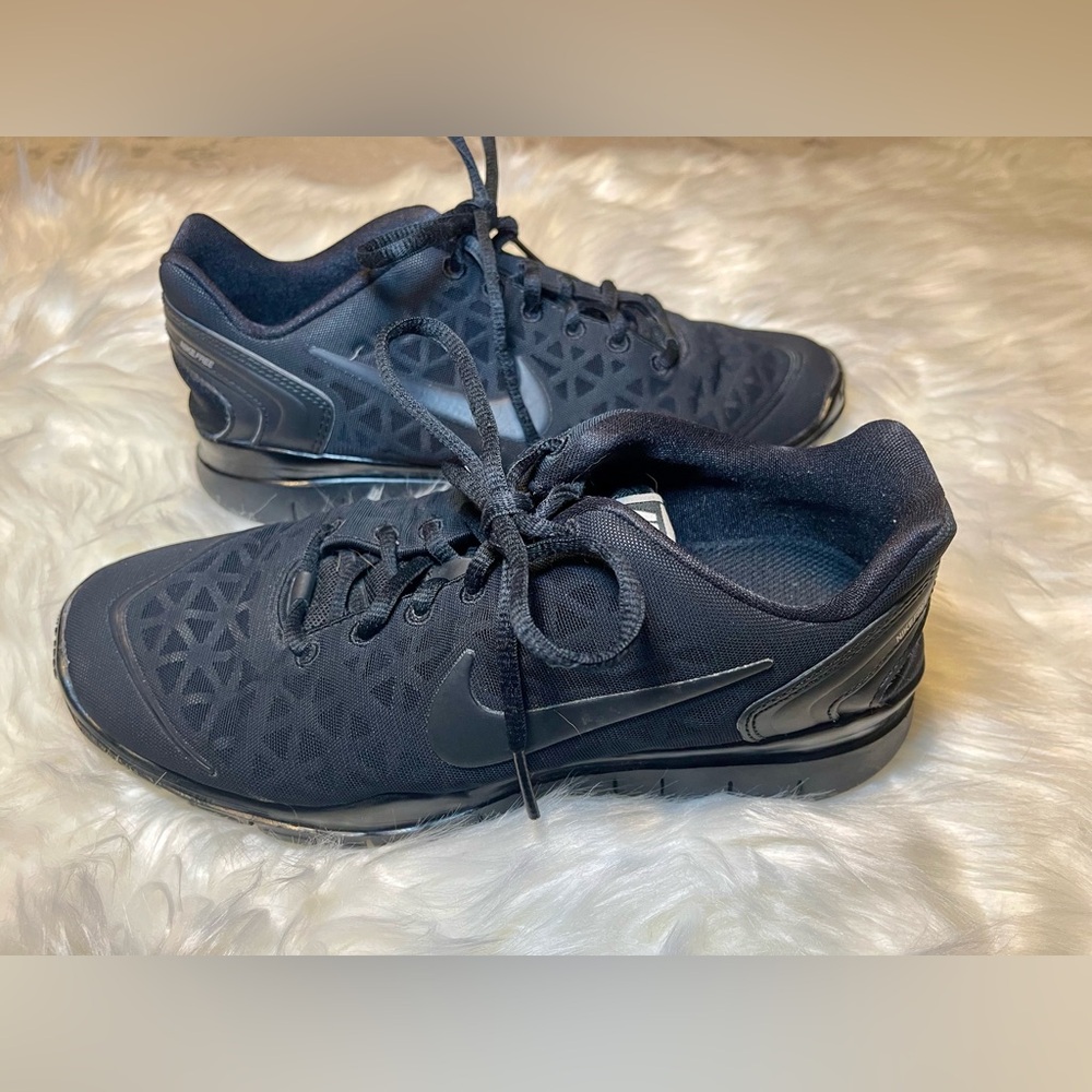 Women’s Nike Size 7- Black on Black Sneakers - Picture 5 of 5
